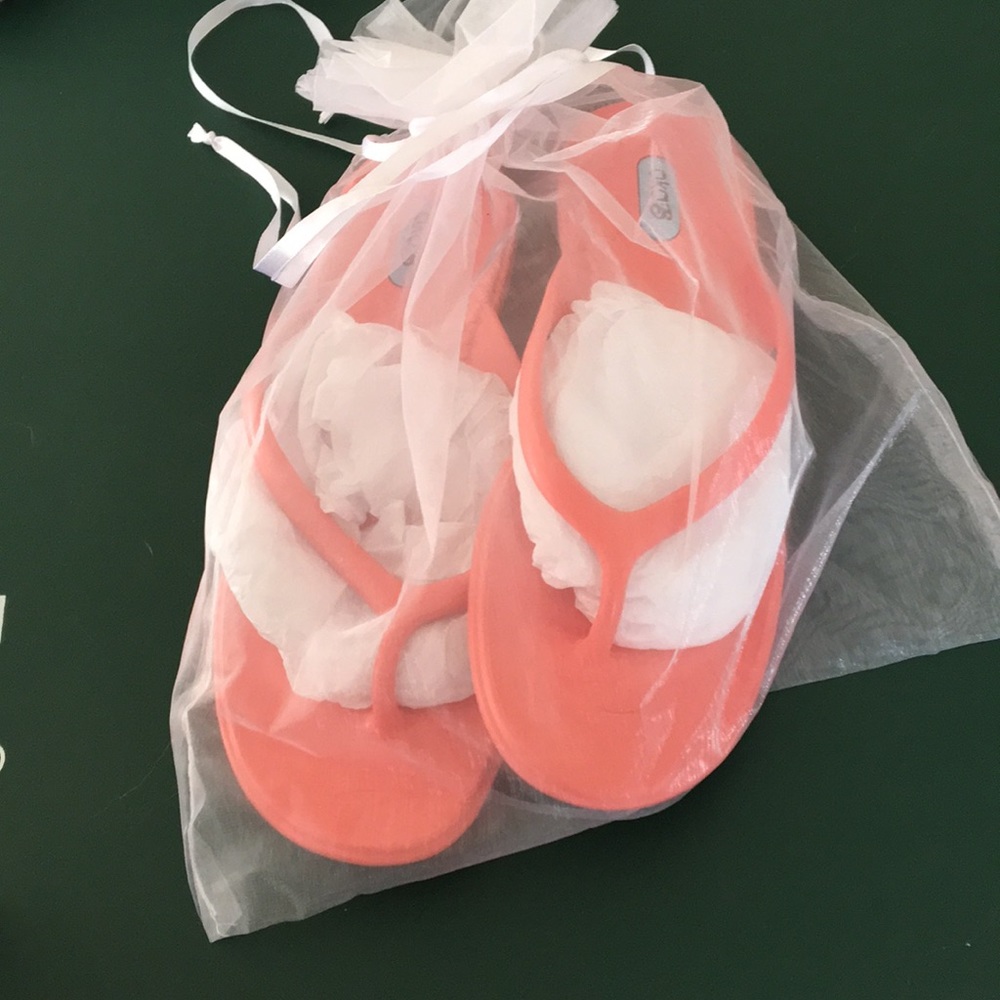 Oka B flip flops size medium